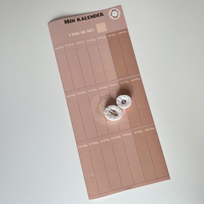 Kalender til børn (jordfarvet) - KUN plakat og velcro